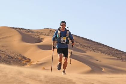 A Target Ovarian Cancer fundraiser trekking in the Sahara Desert