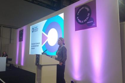 Dr Barber presenting a talk on ovarian cancer