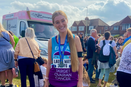 Female Target Ovarian Cancer supporter at the Great North Run 2022.