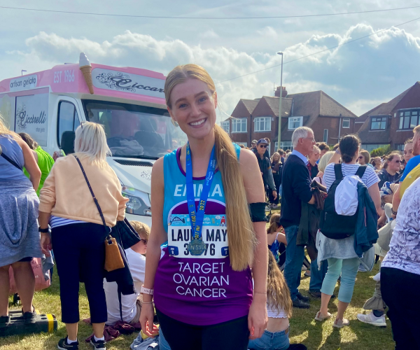 Female Target Ovarian Cancer supporter at the Great North Run 2022.